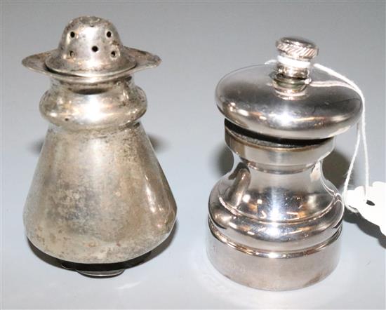 Silver set of pepper pots(-)